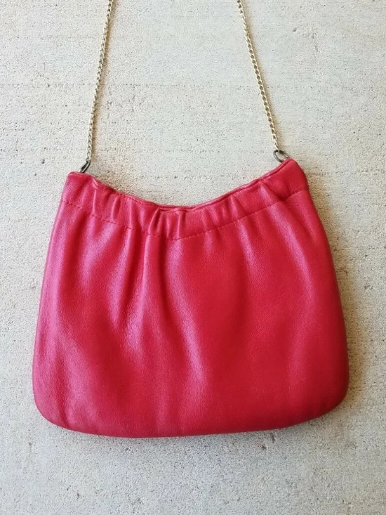 Vintage ANDE Small Red Leather Purse with Gold Metal Chain Strap - Picture 2 of 4